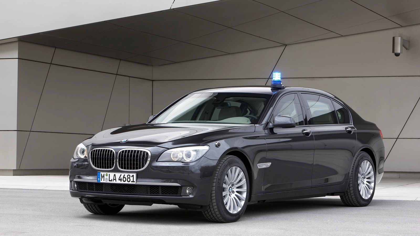 Tier1 – Conversion of the BMW 7 Series safety Sedan - Pininfarina
